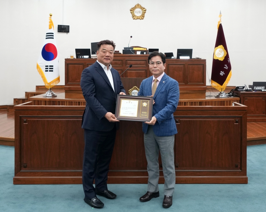 제348회 제1차 본회의 및 2026년 2분기 모범시민 및 우수공무원_5