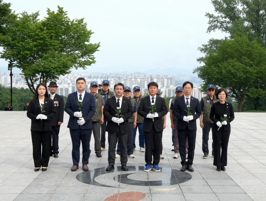 제10대 하남시의회 출범 현충탑 참배_0