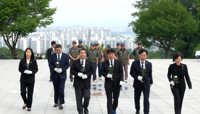 제10대 하남시의회 출범 현충탑 참배_2