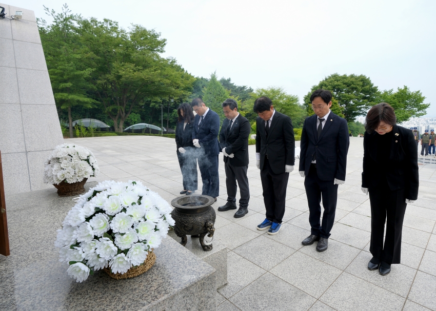 제10대 하남시의회 출범 현충탑 참배_4