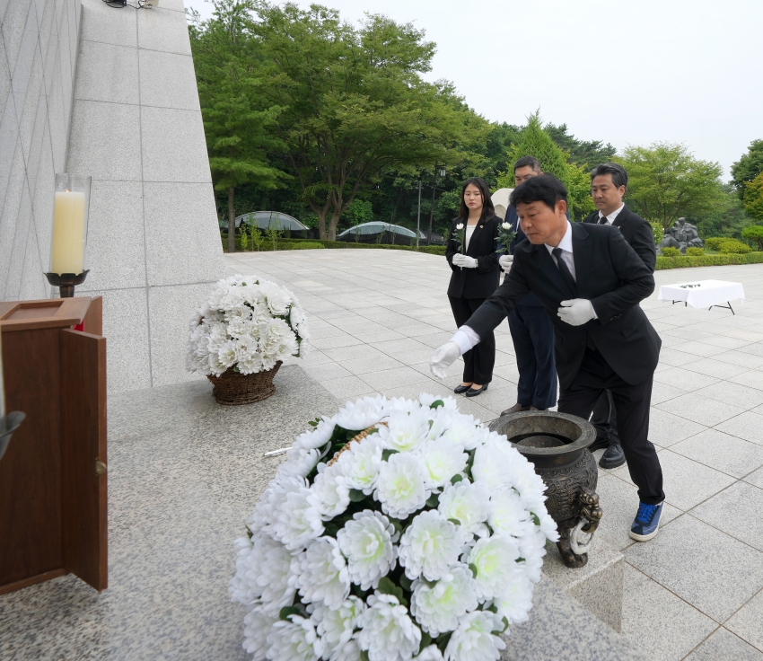 제10대 하남시의회 출범 현충탑 참배_6