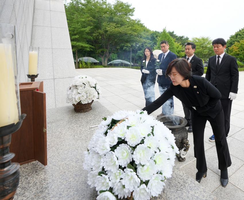 제10대 하남시의회 출범 현충탑 참배_8