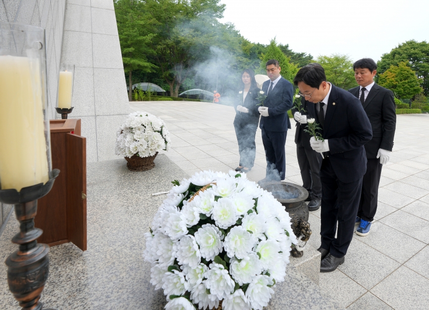 제10대 하남시의회 출범 현충탑 참배_9
