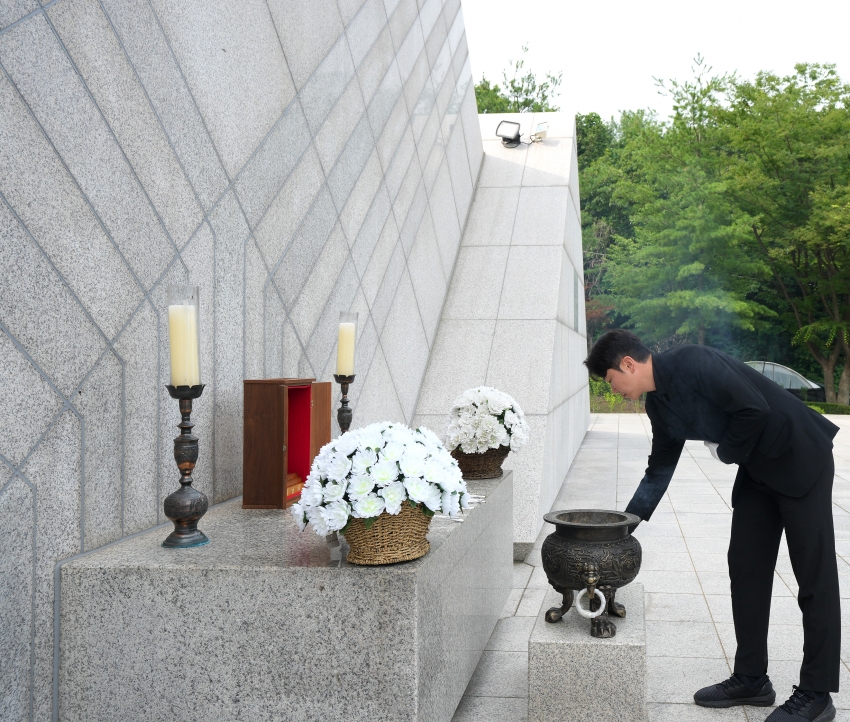 제10대 하남시의회 출범 현충탑 참배_10