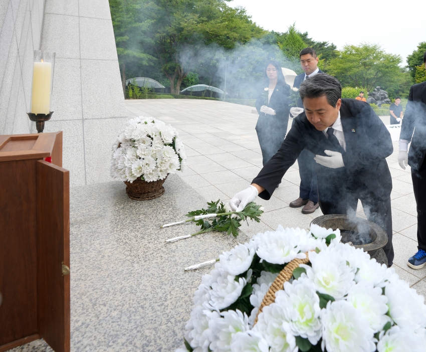 제10대 하남시의회 출범 현충탑 참배_11