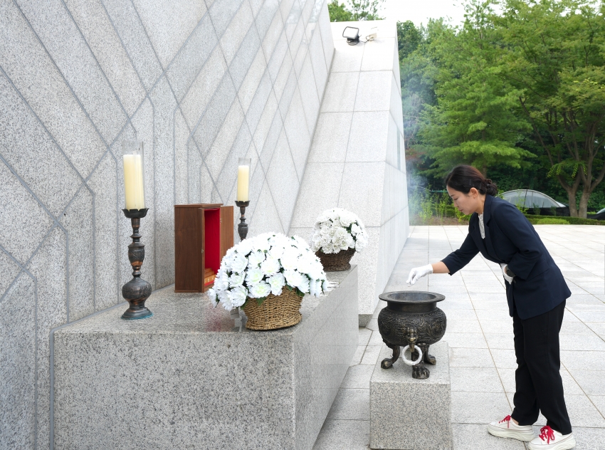 제10대 하남시의회 출범 현충탑 참배_13