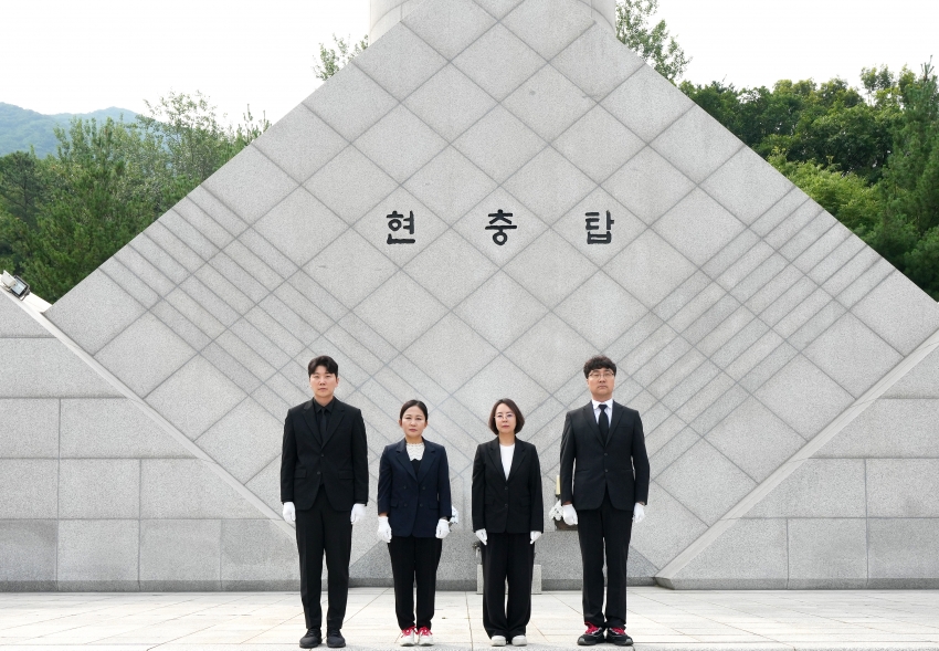 제10대 하남시의회 출범 현충탑 참배_16