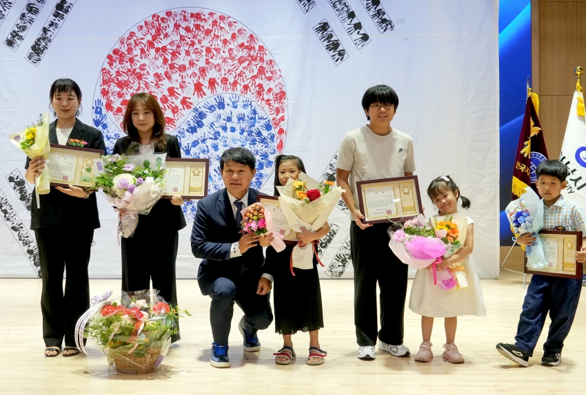 한국자유총맹 광복절 태극기그림그리기 대회 시상식_5